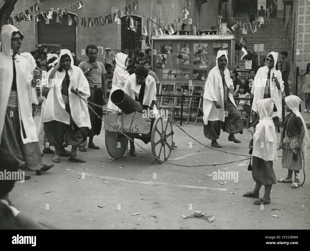 Jijona (Alicante), agosto 1967. Feste tradizionali mori e cristiani, così profondamente radicate nella regione levantina. Crediti: Album / Archivo ABC Foto Stock