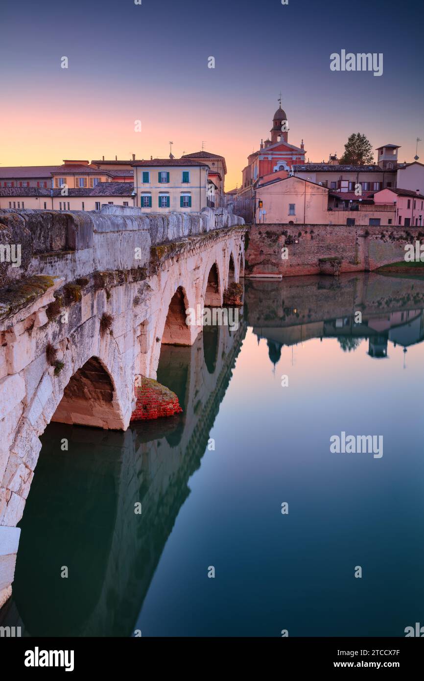 Rimini, Italia. Immagine del paesaggio urbano del centro storico di Rimini, Italia all'alba. Foto Stock