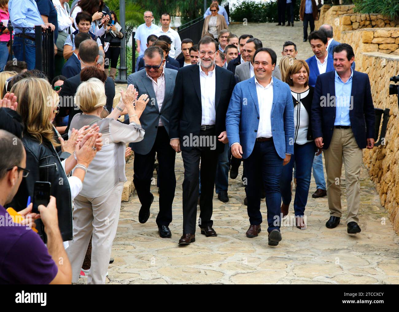 Alicante 10/23/2015 il presidente del governo e del Partito Popolare, Mariano Rajoy, chiude un incontro con militanti e simpatizzanti del PP nella città di Finestrat ad Alicante. Parteciperanno anche il presidente del PP della Comunità Valenciana, Isabel Bonig, il presidente del PP di Alicante, José Ciscar, e il sindaco di Finestrat, Juan Francisco Pérez. Foto Juan Carlos Soler archdc. Crediti: Album / Archivo ABC / Juan Carlos Soler Foto Stock