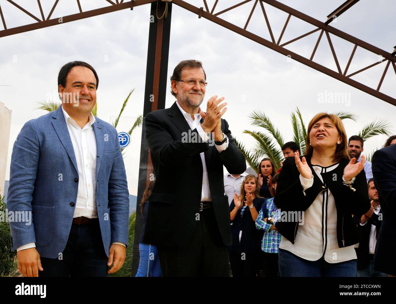 Alicante 10/23/2015 il presidente del governo e del Partito Popolare, Mariano Rajoy, chiude un incontro con militanti e simpatizzanti del PP nella città di Finestrat ad Alicante. Parteciperanno anche il presidente del PP della Comunità Valenciana, Isabel Bonig, il presidente del PP di Alicante, José Ciscar, e il sindaco di Finestrat, Juan Francisco Pérez. Foto Juan Carlos Soler archdc. Crediti: Album / Archivo ABC / Juan Carlos Soler Foto Stock