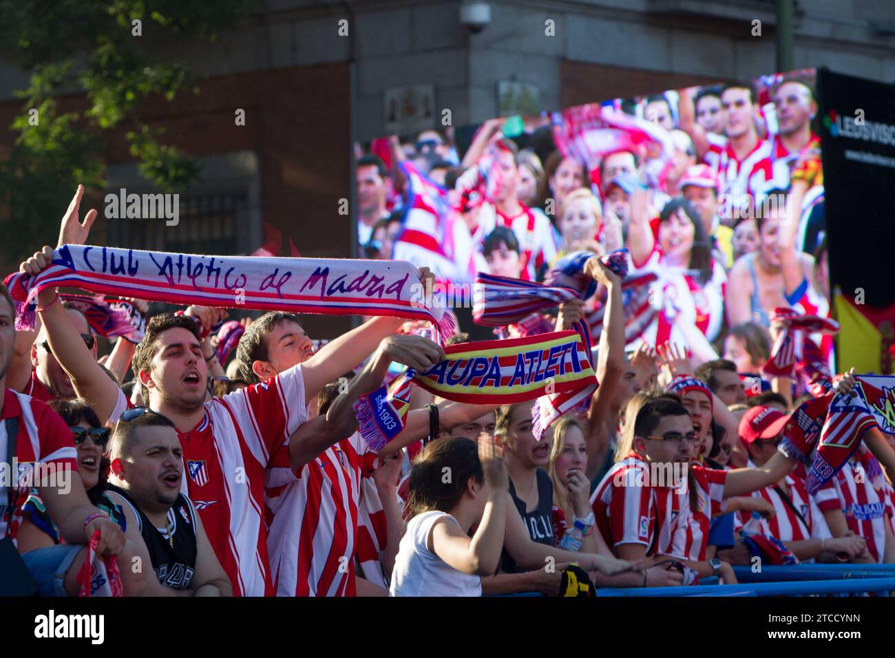 18/05/2014. Atmosfera celebrativa nella Plaza de Neptuno per la vittoria dell'Atletico nella foto del campionato, Isabel Permuy ARCHDC. Crediti: Album / Archivo ABC / Isabel B Permuy Foto Stock