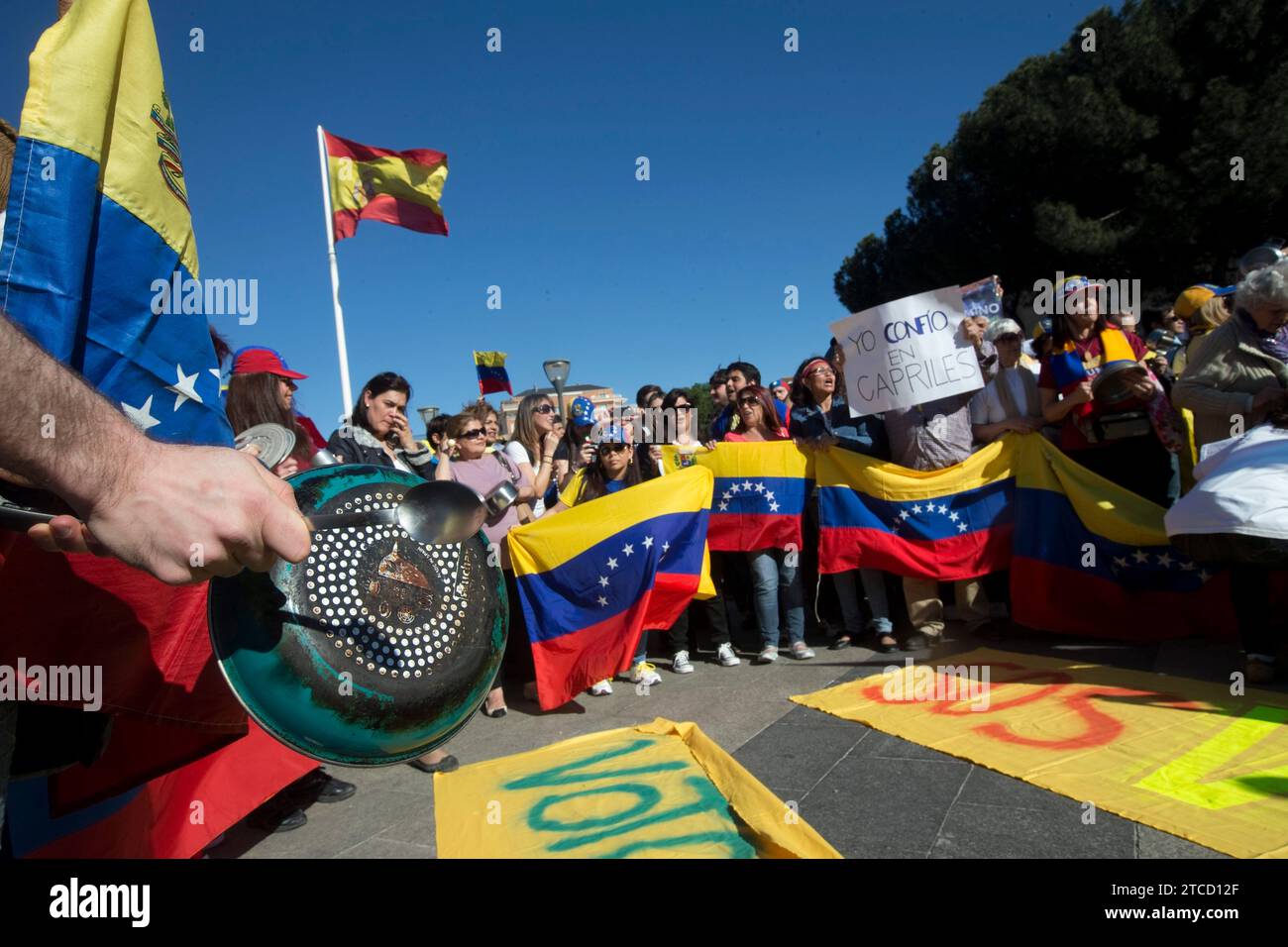 Madrid 04-19-2013 centinaia di venezuelani protestano nella Plaza Colon di Madrid per l'inaugurazione di Maduro come presidente del Venezuela....foto: Angel de Antonio....Archdc Angel de Antonio. Crediti: Album / Archivo ABC / Ángel de Antonio Foto Stock