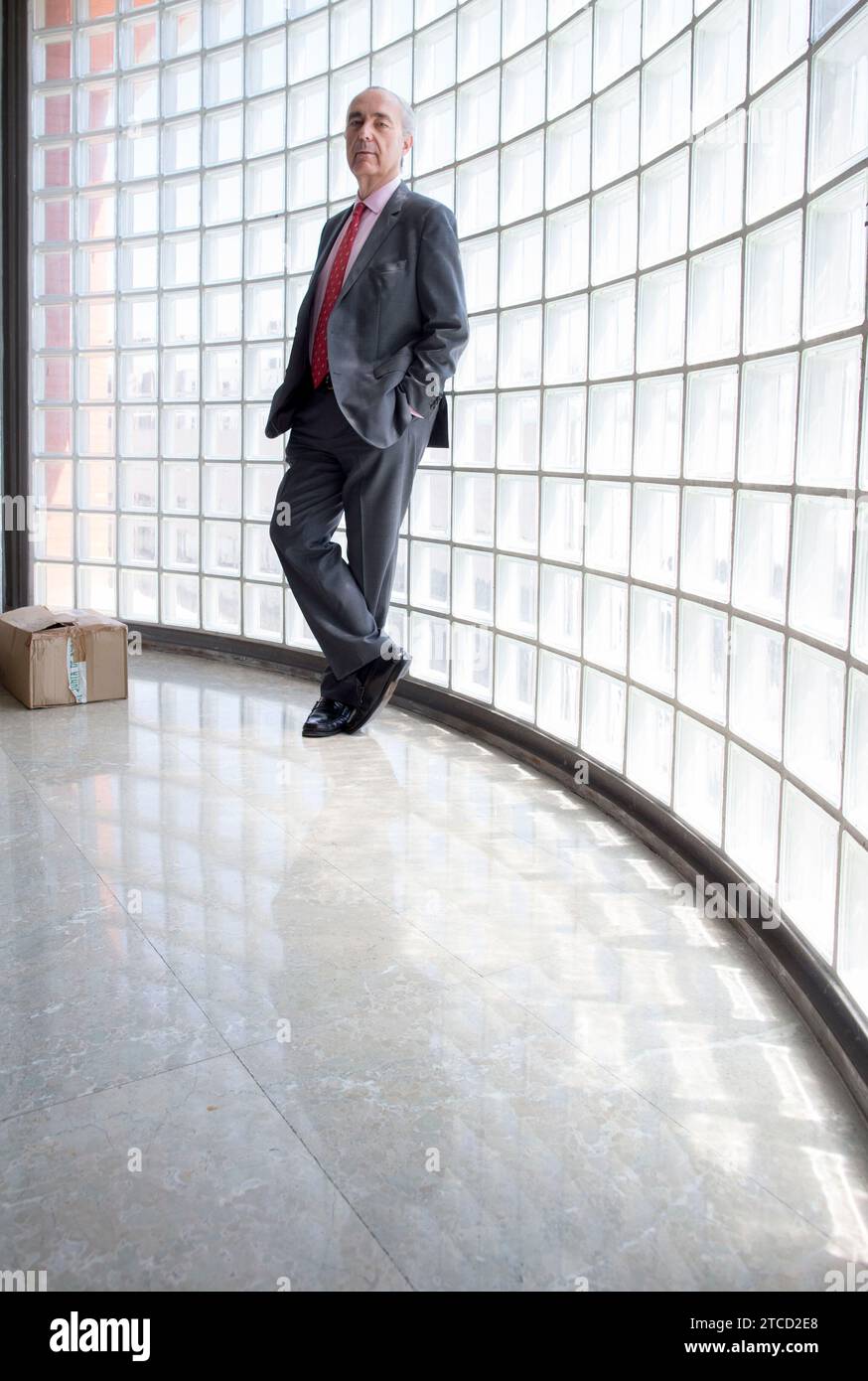 Madrid, 13/06/2014. Intervista allo scrittore Luis Alberto de Cuenca. Foto: Ignacio Gil Archdc. Crediti: Album / Archivo ABC / Ignacio Gil Foto Stock