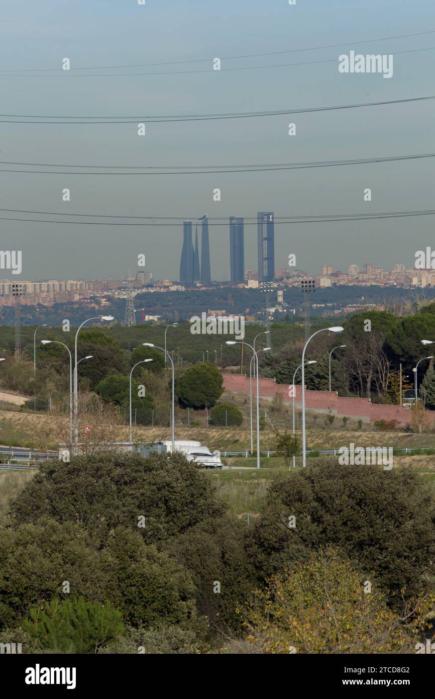 Pozuelo de Alarcón (Madrid), 11/13/2015. Strato di inquinamento sospeso su Madrid. Foto: Isabel Permuy ARCHDC. Crediti: Album / Archivo ABC / Isabel B Permuy Foto Stock