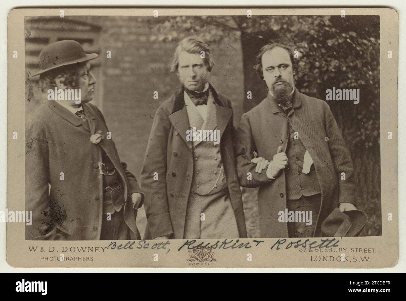 William Bell Scott; John Ruskin; Dante Gabriel Rossetti di William Downey. Foto Stock