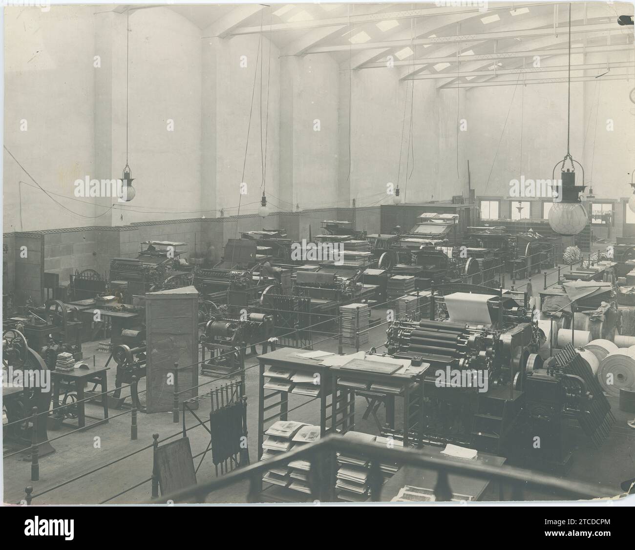 Madrid, 1915. Sala macchine delle presse ABC presso la sede centrale di Serrano. È stata la seconda rotativa ABC, con quattro rulli di Koenig & Bauer. Crediti: Album / Archivo ABC Foto Stock