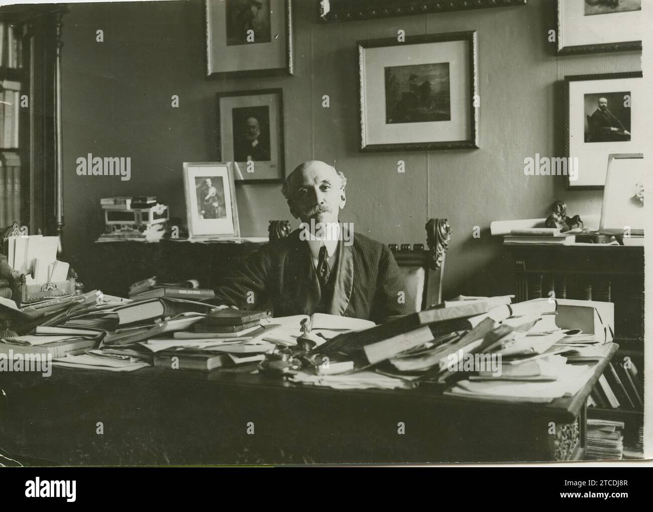 1916 (CA.). Eduardo dato nel suo ufficio. Crediti: Album / Archivo ABC / Charles Chusseau Flaviens Foto Stock