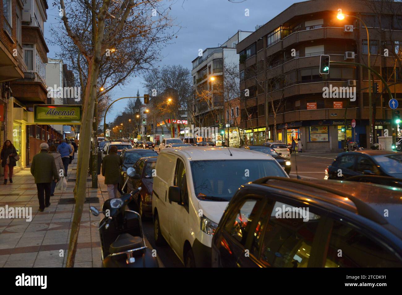 Madrid, 17/02/2015. Traffico e mancanza di parcheggio nella zona di Ventas Alcalá. Foto: Maya Balanya ARCHDC. Crediti: Album / Archivo ABC / Maya Balanya Foto Stock