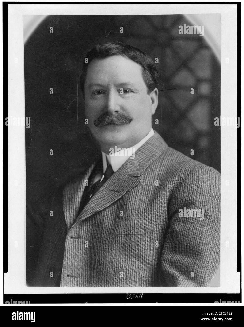 William J. Burns, testa e spalle ritratto, rivolto leggermente verso sinistra Foto Stock