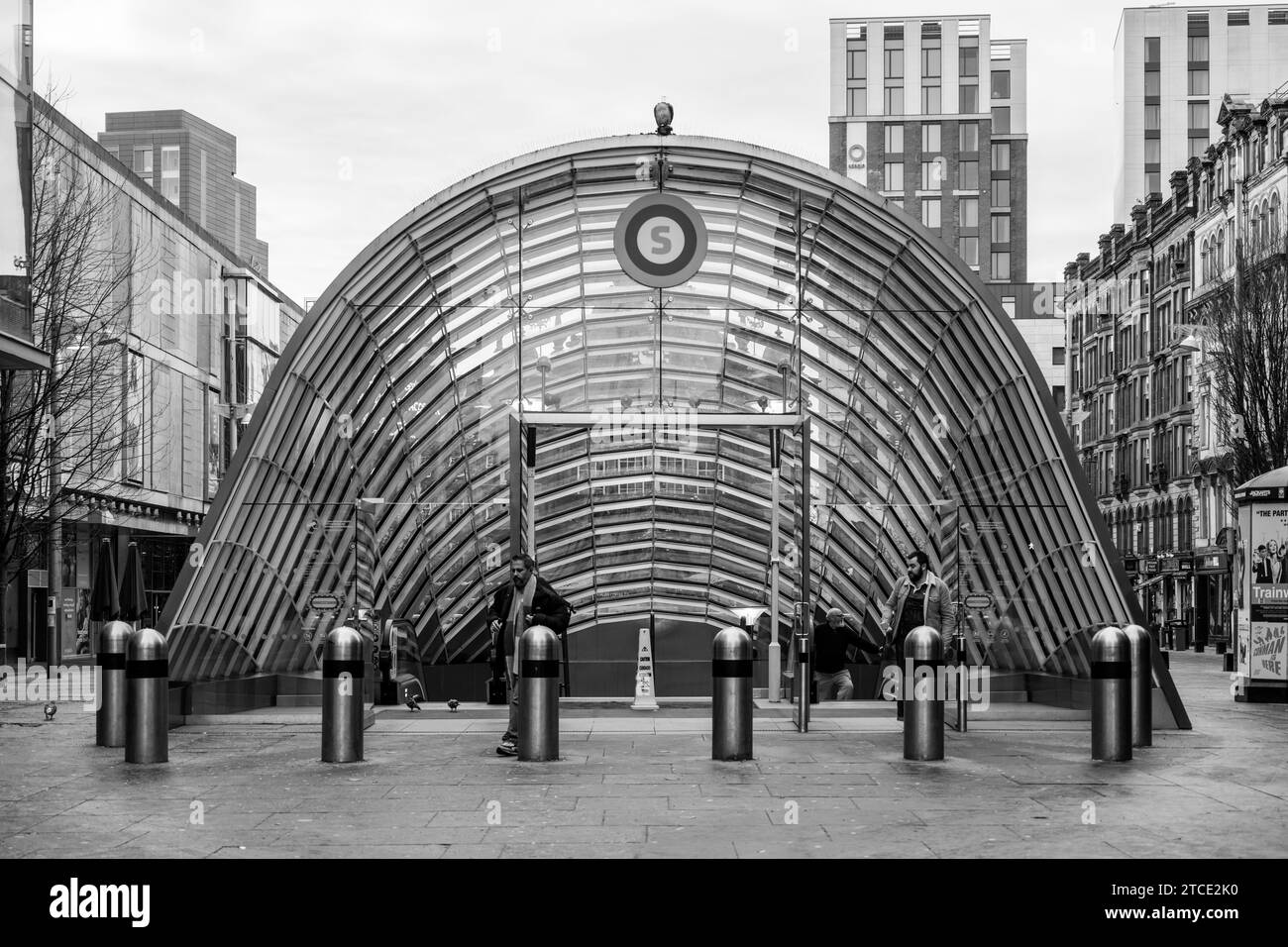 La suggestiva architettura della stazione della metropolitana di St.Enoch, Glasgow Foto Stock