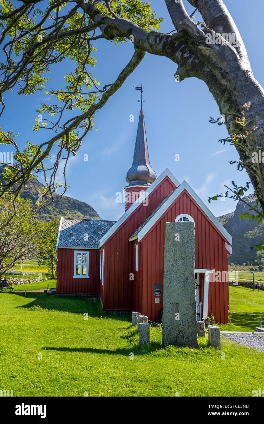 Chiesa in legno rosso a Flakstad, Lofoten Foto Stock