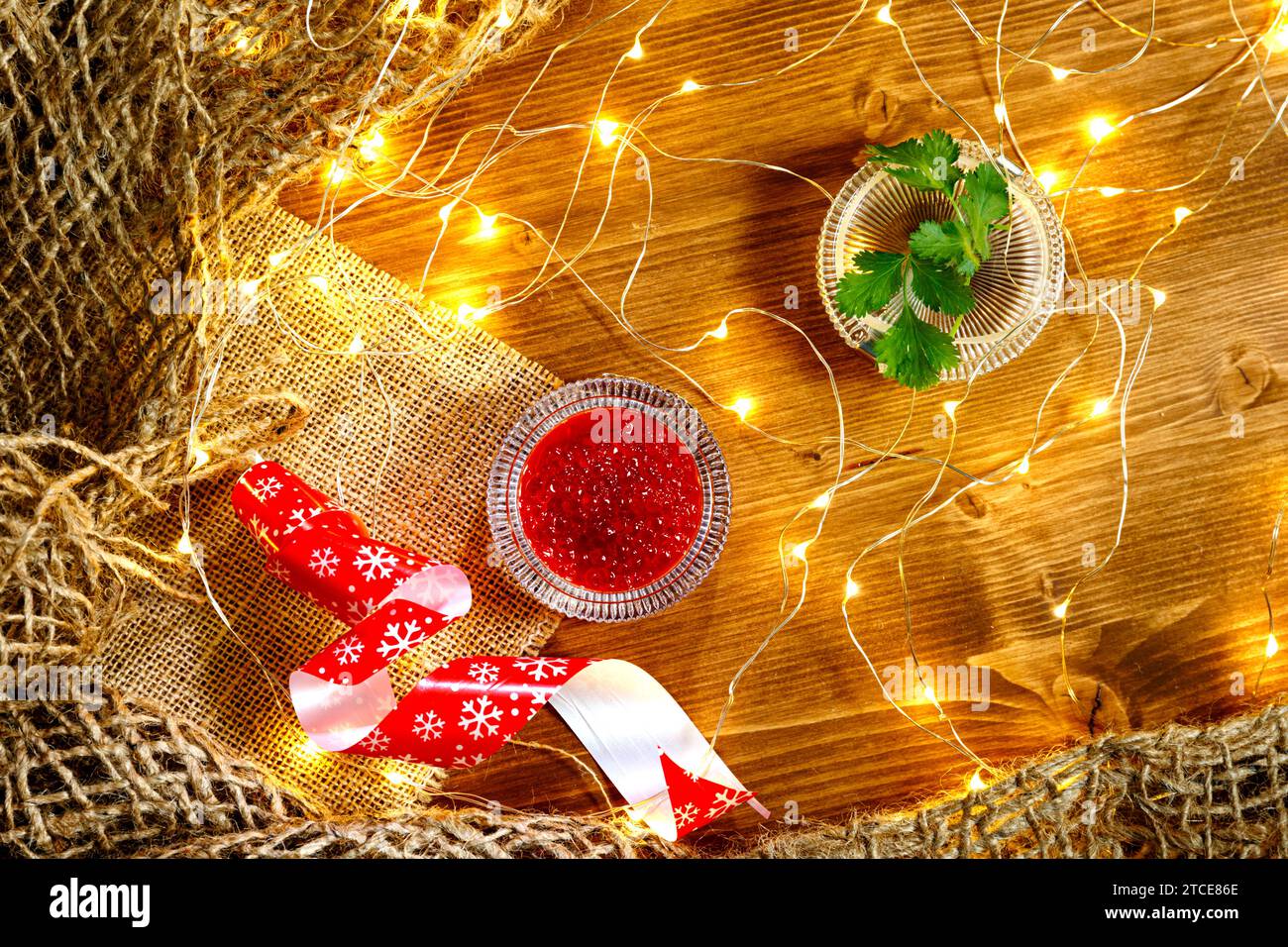 Caviale rosso, prelibatezza, attributi natalizi, Capodanno Foto Stock