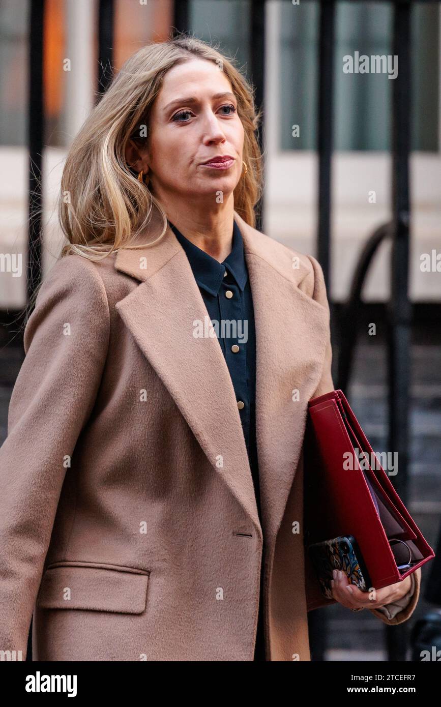 Downing Street, Londra, Regno Unito. 12 dicembre 2023. Laura Trott, deputata del MBE, capo segretario al Tesoro, partecipa alla riunione settimanale del Gabinetto al 10 di Downing Street. Crediti: amanda Rose/Alamy Live News Foto Stock