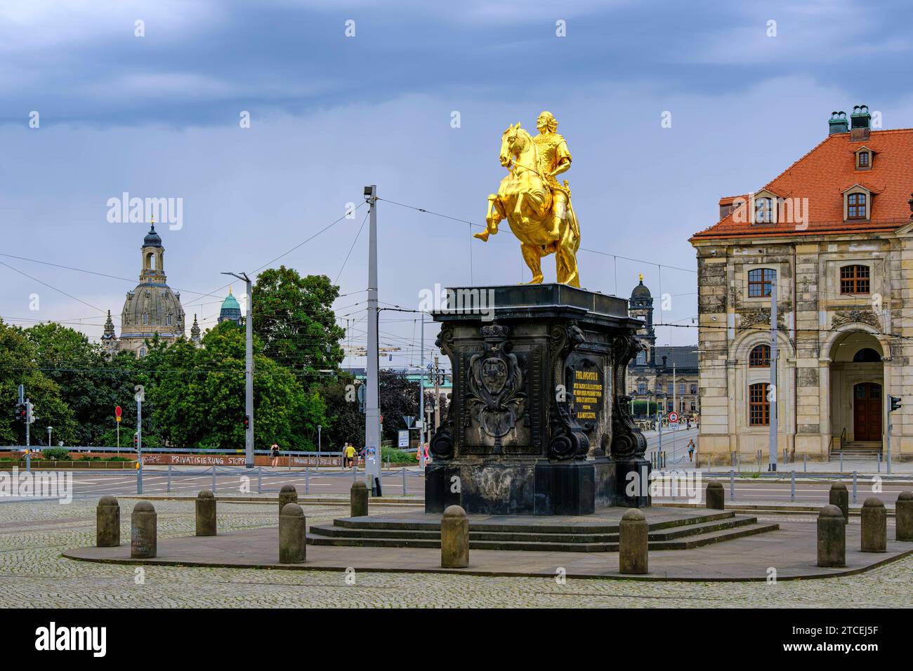 Goldener Reiter Dresden, Sachsen, Deutschland Goldener Reiter, Reiterstandbild des sächsichen Kurfürsten und Königs von Polen August der Starke vor dem Blockhaus di Dresda, Sachsen, Deutschland. Foto Stock