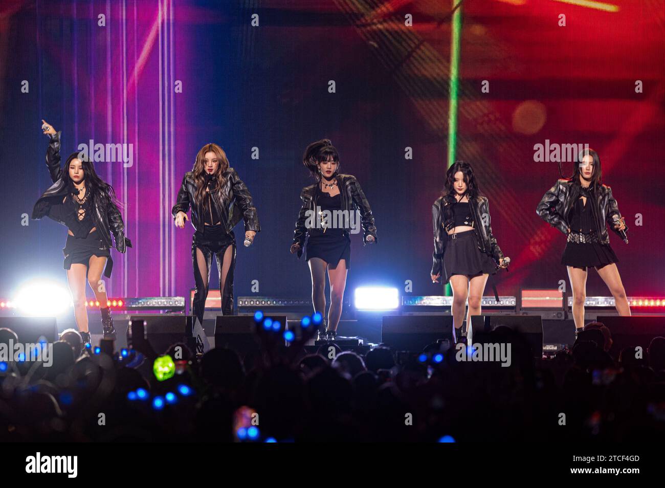 Washington, DC, USA. 11 dicembre 2023. WASHINGTON, DC - 11 DICEMBRE: (L-R) Soyeon, Yuqi, Minnie, Shuhua, Miyeon dei (G)i-DLE si esibiscono sul palco durante il Jingle Ball 2023 di i HeartRadio Hot 99.5 alla Capital One Arena l'11 dicembre 2023 a Washington, DC. Foto: Victoria Ford/imageSPACE credito: Imagespace/Alamy Live News Foto Stock