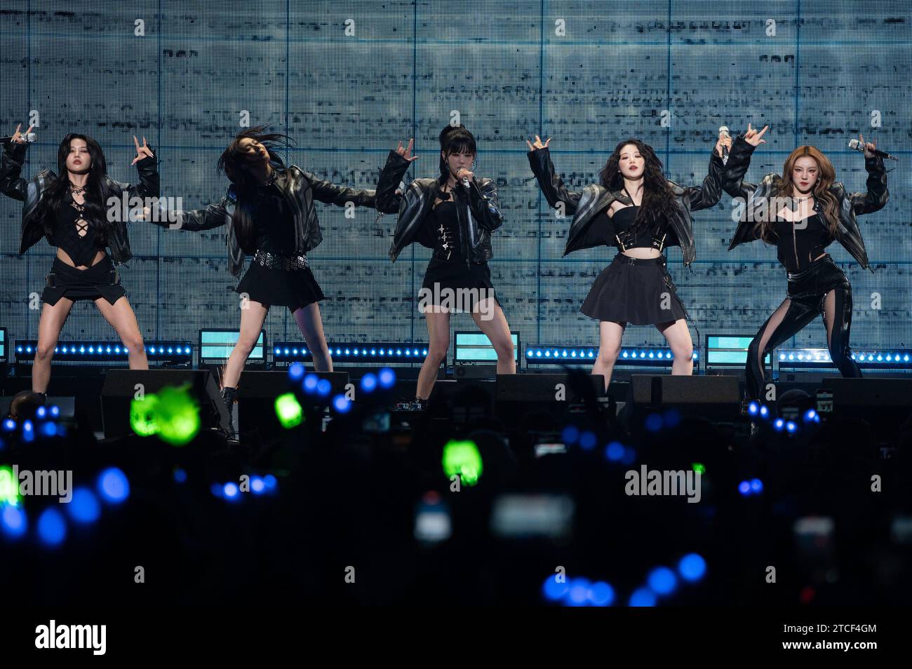 Washington, DC, USA. 11 dicembre 2023. WASHINGTON, DC - 11 DICEMBRE: (L-R) Soyeon, Miyeon, Soyeon, Shuhua, Yuqi dei (G)i-DLE si esibiscono sul palco durante il Jingle Ball 2023 di i HeartRadio Hot 99.5 alla Capital One Arena l'11 dicembre 2023 a Washington, DC. Foto: Victoria Ford/imageSPACE credito: Imagespace/Alamy Live News Foto Stock