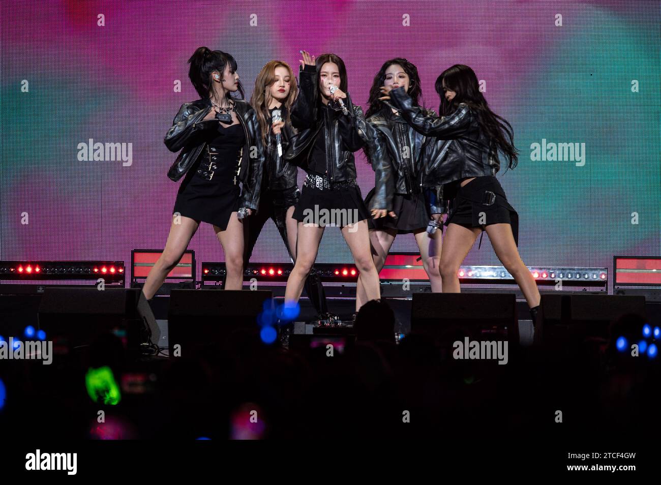 Washington, DC, USA. 11 dicembre 2023. WASHINGTON, DC - 11 DICEMBRE: (L-R) Minnie, Yuqi, Miyeon, Shuhua, Soyeon dei (G)i-DLE si esibiscono sul palco durante il Jingle Ball 2023 di i HeartRadio Hot 99.5 alla Capital One Arena l'11 dicembre 2023 a Washington, DC. Foto: Victoria Ford/imageSPACE credito: Imagespace/Alamy Live News Foto Stock