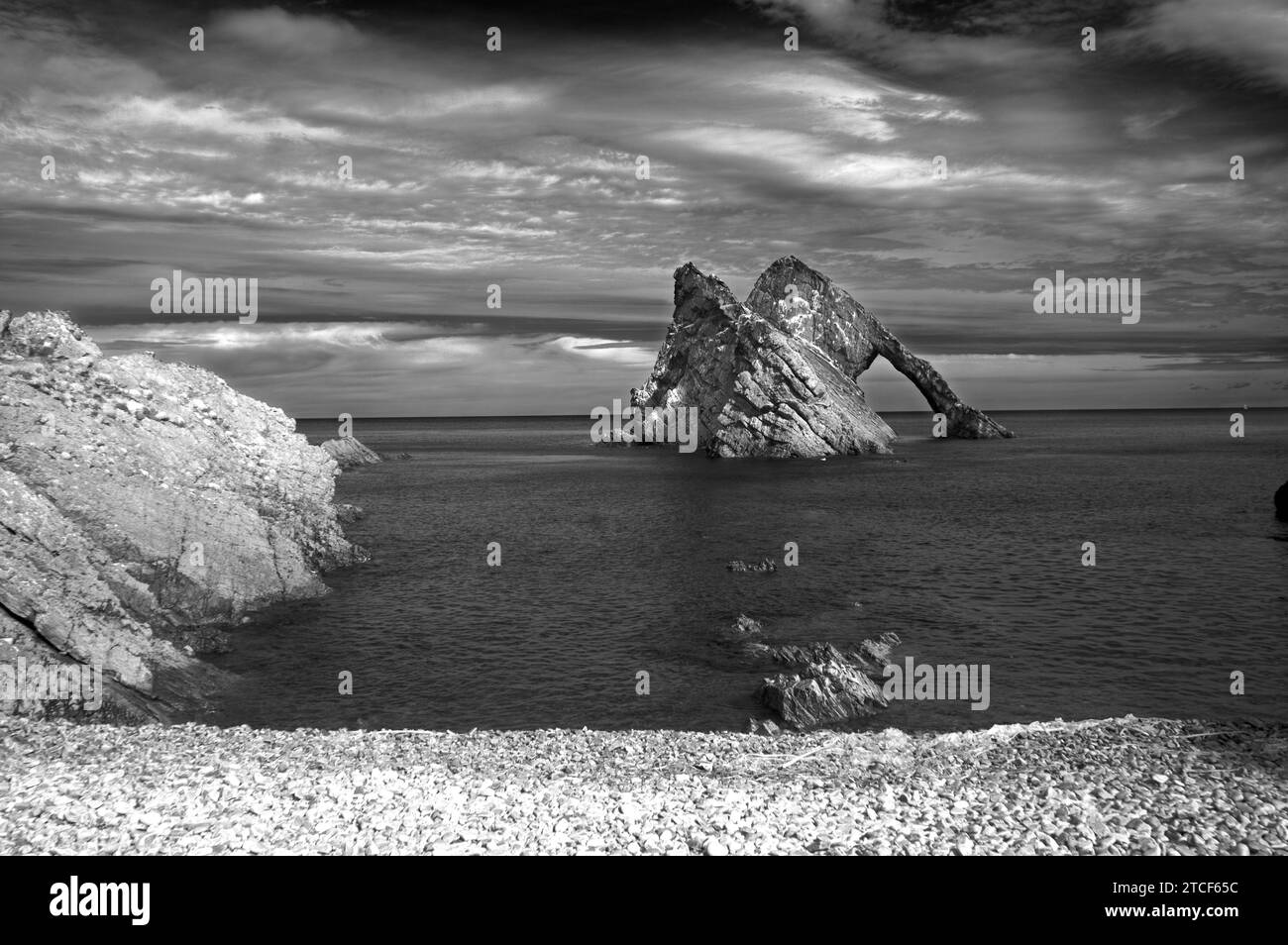 Immagine a infrarossi di Bow Fiddle Rock vicino a Lossiemouth in Scozia Foto Stock