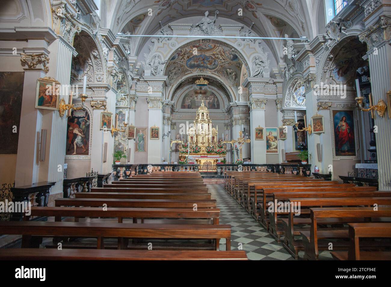 Menaggio, Italia, Grandola ed area unità 7 maggio 2011; interni decorativi nella chiesa italiana - Chiesa di San Siro Codogna Codogna Chiesa di San Siro. Foto Stock