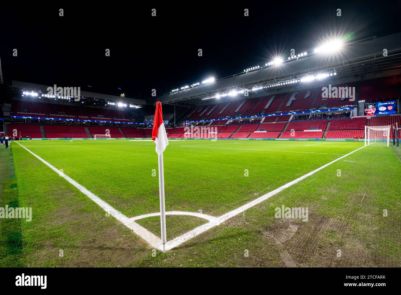 Eindhoven, Paesi Bassi. 12 dicembre 2023. EINDHOVEN, PAESI BASSI - 12 DICEMBRE: Vista interna generale prima della partita del gruppo B di UEFA Champions League tra PSV e Arsenal al Phillips Stadion il 12 dicembre 2023 ad Eindhoven, Paesi Bassi. (Foto di Rene Nijhuis/Orange Pictures) credito: Orange Pics BV/Alamy Live News Foto Stock