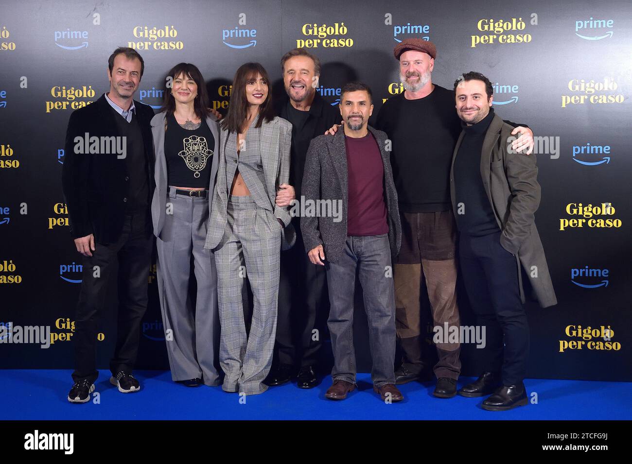 Roma, Italia. 12 dicembre 2023. ROMA, ITALIA - 12 DICEMBRE: Asia Argento, Christian De Sica, Ambra Angiolini, Pietro Sermonti Eros Puglielli partecipa a una photocall per il film "Gigolò per caso" al Cinema quattro Fontane il 12 dicembre 2023 a Roma. Credito: dpa/Alamy Live News Foto Stock