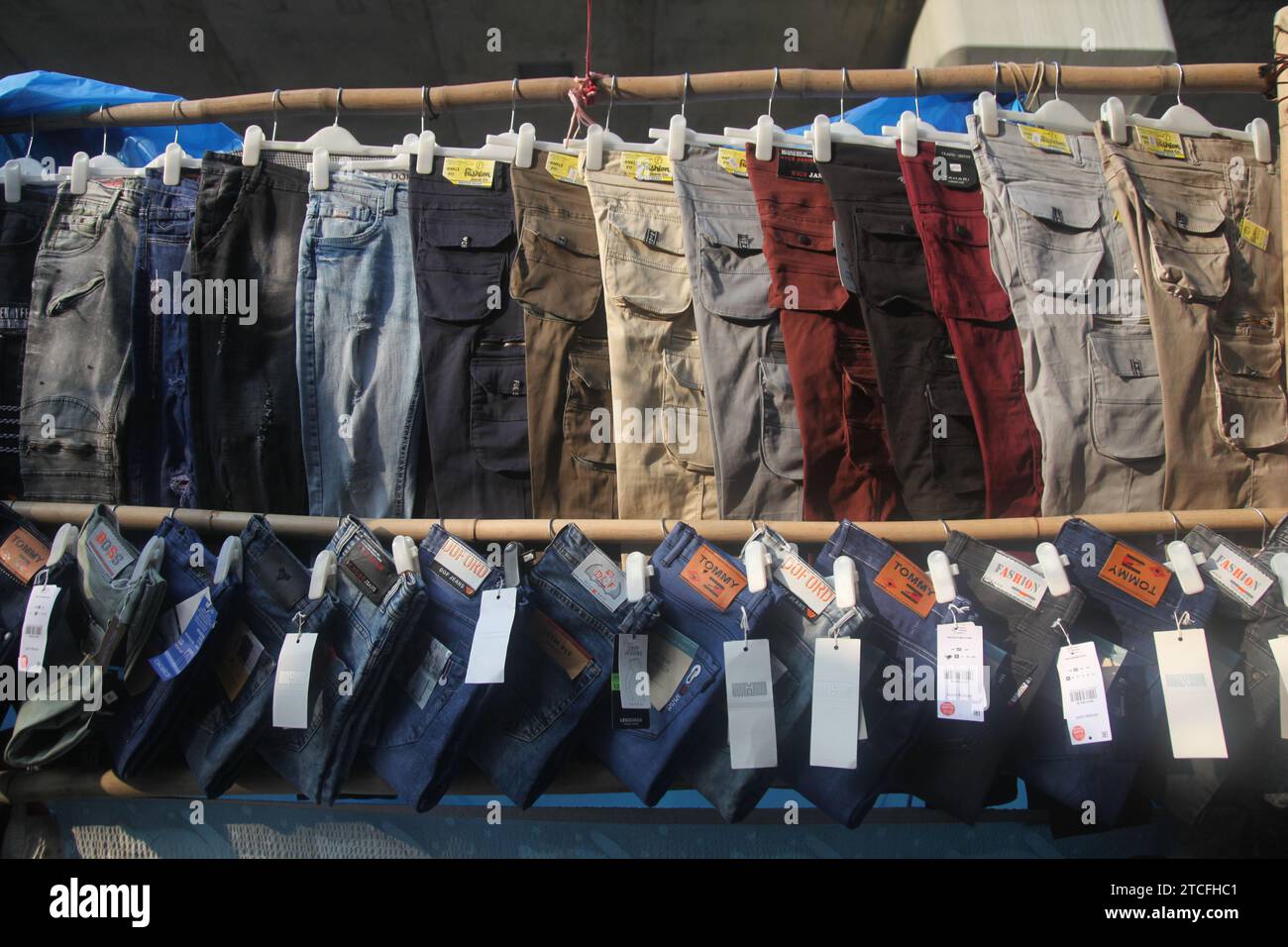 Dhaka Bangladesh 01 gennaio 2001, Street Winter Clothes Market a Baitul Mukarram Dhaka .Nazmul islam/ alamy live news. Foto Stock