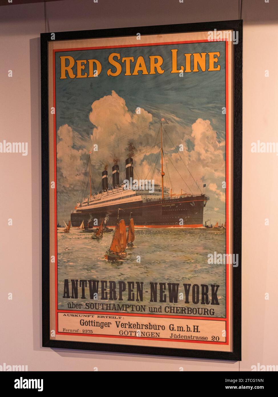 Poster d'epoca che promuovono crociere della Red Star Line tra Anversa e New York, Museo marittimo internazionale, Amburgo, Germania. Foto Stock