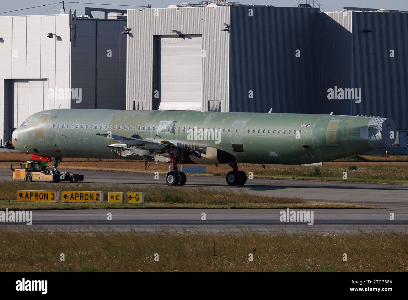 Der Airbus A321-253NX A21N der Fluglinie Gulf Air GF / GFA mit der Registrierung D-AVZM MSN: 11567 sowie der zukünftige Registrierung A9C-XB rollt am Flughafen Amburgo Finkenwerder EDHI/XFW. Amburgo Amburgo Deutschland *** l'Airbus A321 253NX A21N della compagnia aerea Gulf Air GF GFA con registrazione D AVZM MSN 11567 e la futura registrazione A9C XB è in rullaggio presso l'aeroporto di Amburgo Finkenwerder EDHI XFW Amburgo Germania Foto Stock