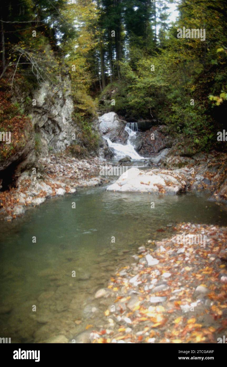 Cascata nella contea di Neamt, Romania, circa 1998 Foto Stock