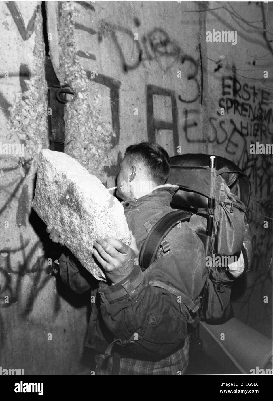 12/31/1989. Tedeschi che celebrano la caduta del muro di Berlino. Crediti: Album / Archivo ABC / Miguel Berrocal Foto Stock