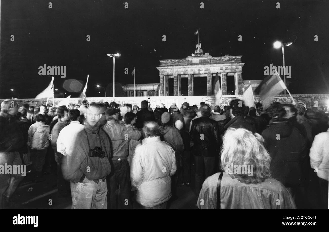 12/31/1989. Tedeschi che celebrano la caduta del muro di Berlino. Crediti: Album / Archivo ABC / Miguel Berrocal Foto Stock