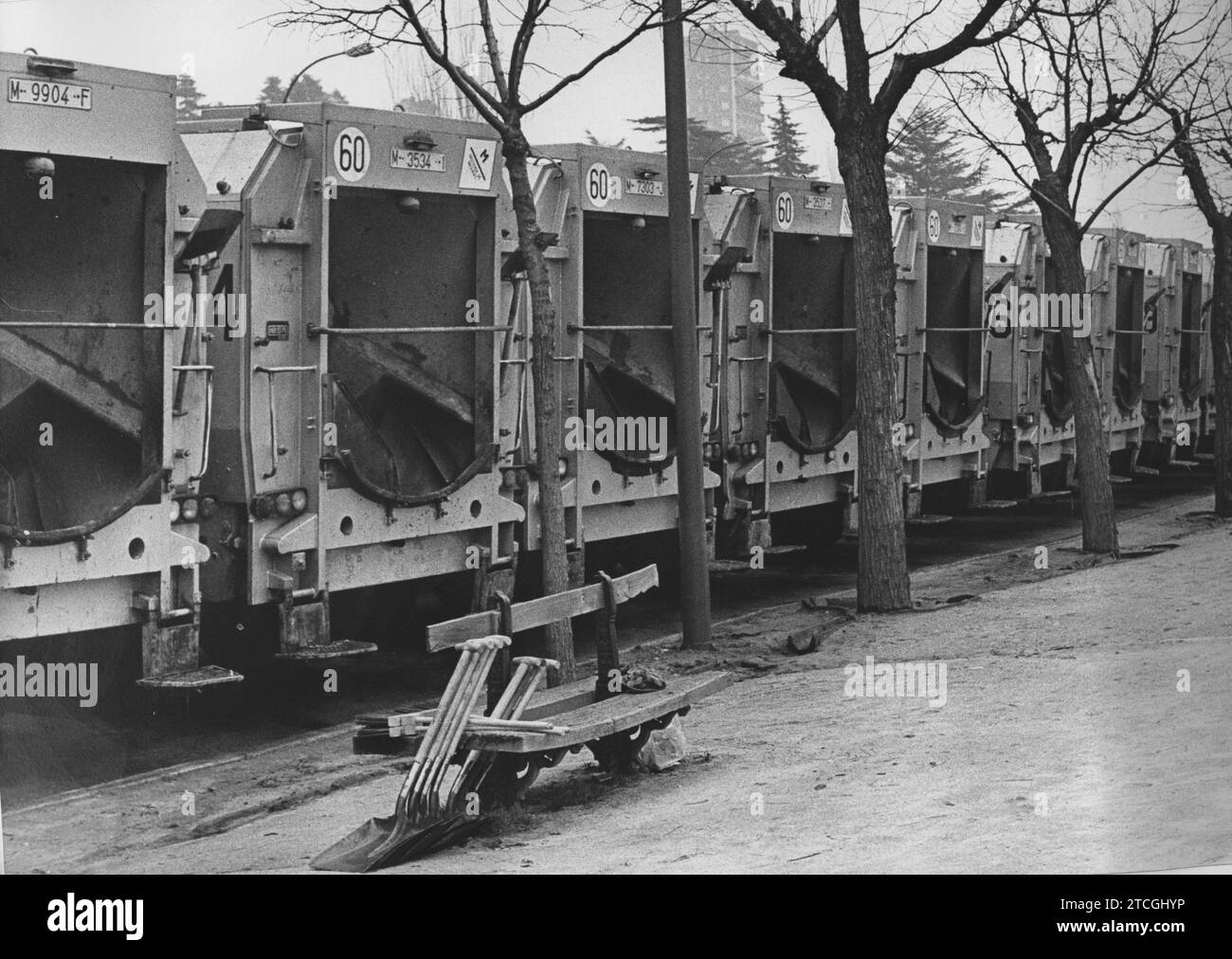 01/18/1973. Madrid. Per la pulizia. Due parchi servizi di pulizia e una flotta di camion per la raccolta rifiuti domestici nel settore centrale sono stati inaugurati dal sindaco di Madrid, Arias Navarro. Il primo dei parchi si trova in Avenida del General Herrera Oria e il secondo in via Francos Rodríguez. Crediti: Album / Archivo ABC / Teodoro Naranjo Domínguez Foto Stock