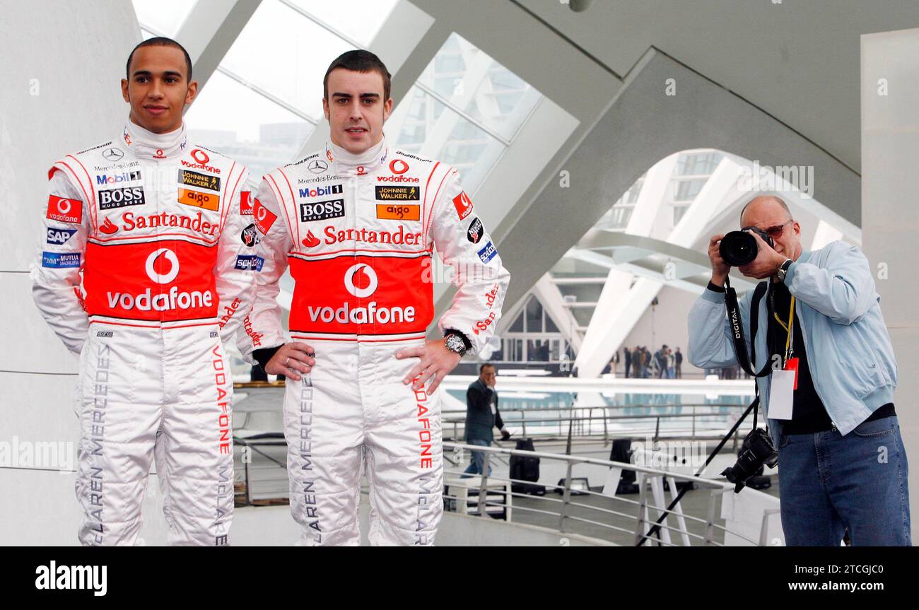 Mikel Ponce..... Valencia...... 15-01-07....... Il Vodafone McLaren Mercedes Team ha presentato la sua nuova vettura e i suoi nuovi piloti, per affrontare il campionato di Formula 1 del 2007.Archdc. Crediti: Album / Archivo ABC / Mikel Ponce Foto Stock