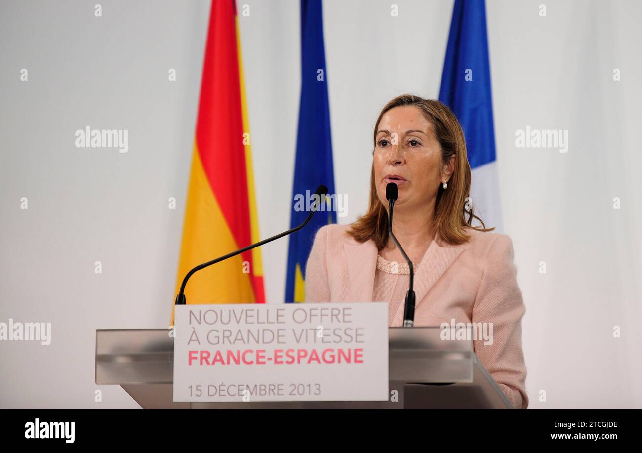 Barcellona. 15/12/2013. Viaggio inaugurale della Ave. Treno di Barcellona. Perpignan. Francia Spagna Ministro Ana Pastor. Ministro francese Frederic Cuvillier. Foto Inés Baucells. ArchDC Pastor. Ministro Frances Frederic Cuvillier. Foto di Ines Baucells. ArchDC. Crediti: Album / Archivo ABC / Inés Baucells Foto Stock