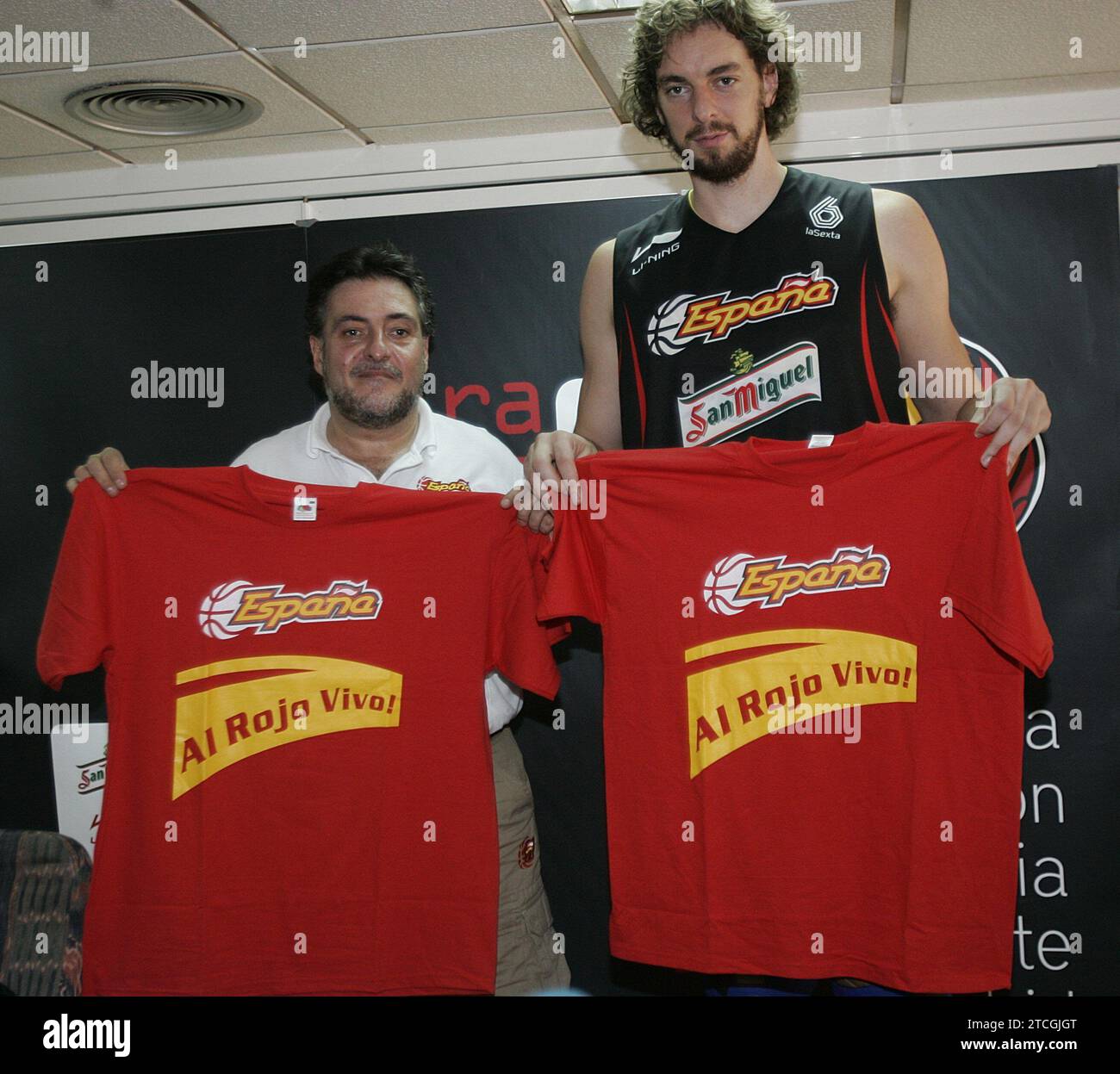 08/01/2006. 02-08-06- Madrid. Formazione della nazionale di basket e successiva conferenza stampa di Pau Gasol e Pepu Hernandez.- foto. Chema Barroso.-ArchDC.-nell'immagine con la maglia della promozione Madrid Terneo. Crediti: Album / Archivo ABC / José María Barroso Foto Stock