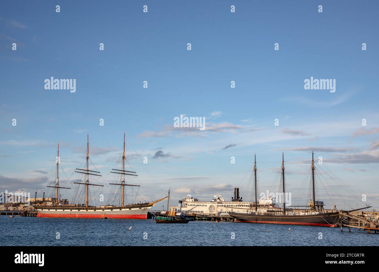 Le navi del San Francisco Maritime National Historical Park all'Aquatic Park di San Francisco, California. Foto Stock