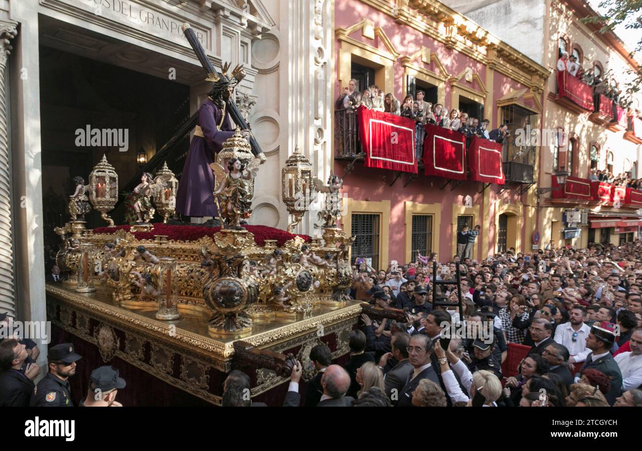Siviglia, 11/06/2016. Trasferimento del padre nostro Gesù della grande potenza dalla Cattedrale alla sua basilica, in una processione unica per essere il giubileo delle confraternite e delle confraternite nell'anno della Misericordia. Foto: Juan Flores ARCHSEV. Crediti: Album / Archivo ABC / Juan Flores Foto Stock