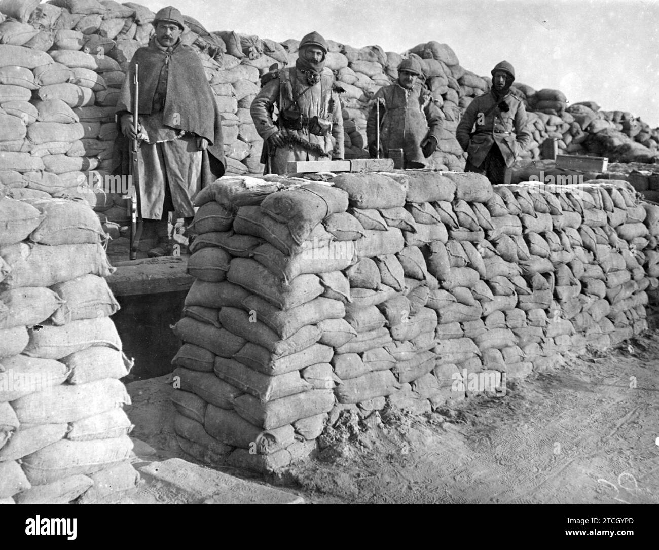02/28/1917. Sul fronte occidentale. Trincee costruite con sacchi di sabbia prima di Lombaerztzyde, nella regione di Nieuport. Crediti: Album / Archivo ABC / Louis Hugelmann Foto Stock