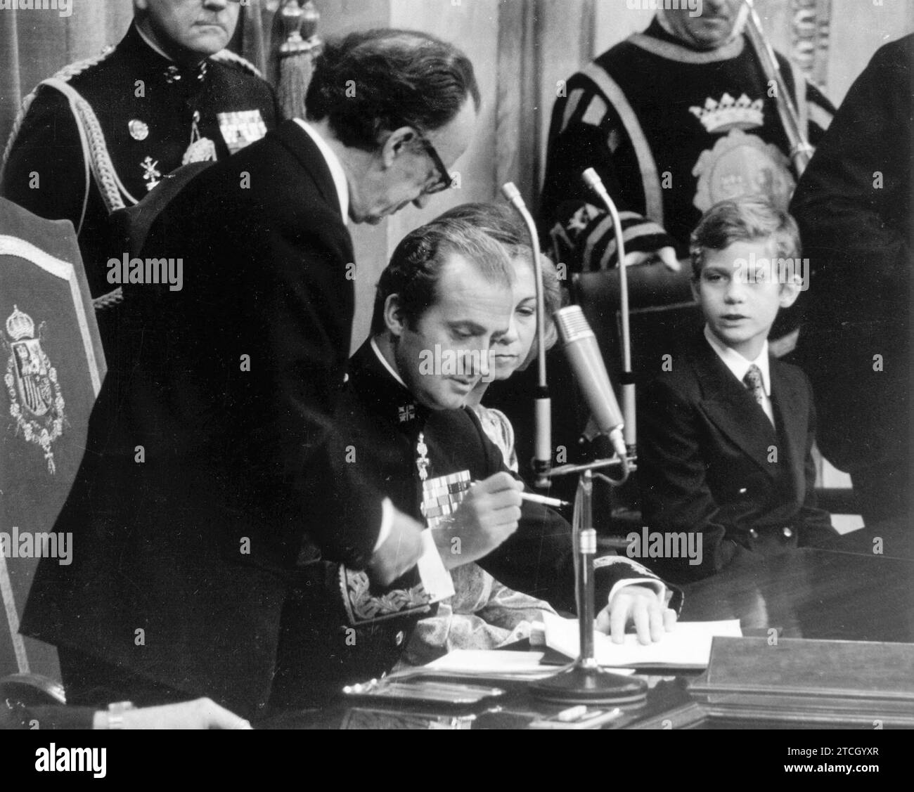 Madrid, 27/12/1978. Don Juan Carlos firma la sanzione della Costituzione. Crediti: Album / Archivo ABC Foto Stock