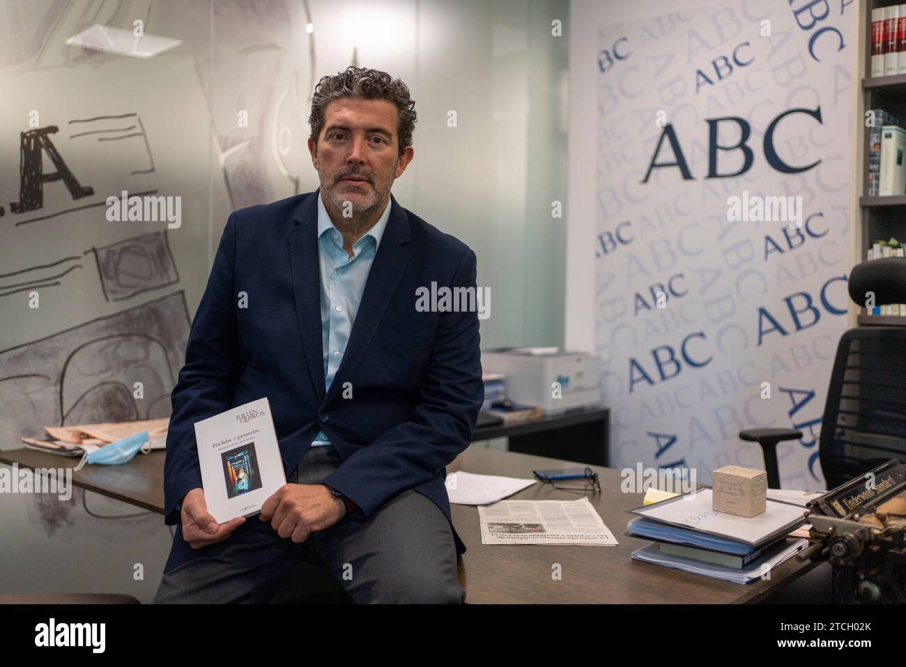 Madrid, 02/09/2020. Julián Quirós nell'ufficio editoriale ABC. Foto: Matías Nieto. ArchDC. Crediti: Album / Archivo ABC / Matías Nieto Koenig Foto Stock