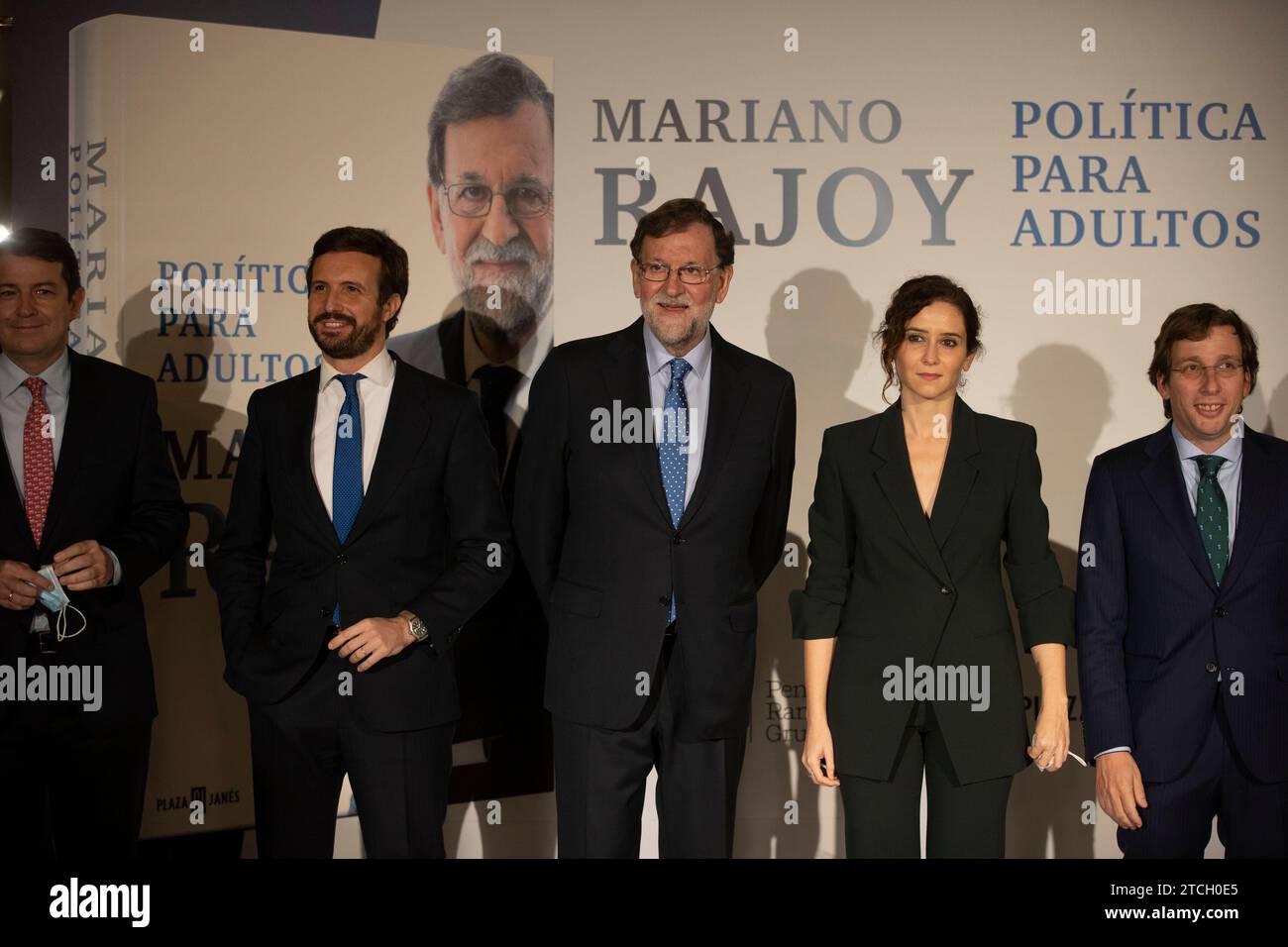 Madrid, 01/12/2021. Presentazione del libro da parte dell'ex presidente del governo, Mariano Rajoy, con l'assistenza di Isabel Díaz Ayuso e José Luis Martínez Almeida. Foto: Ángel de Antonio. ARCHDC. Crediti: Album / Archivo ABC / Ángel de Antonio Foto Stock