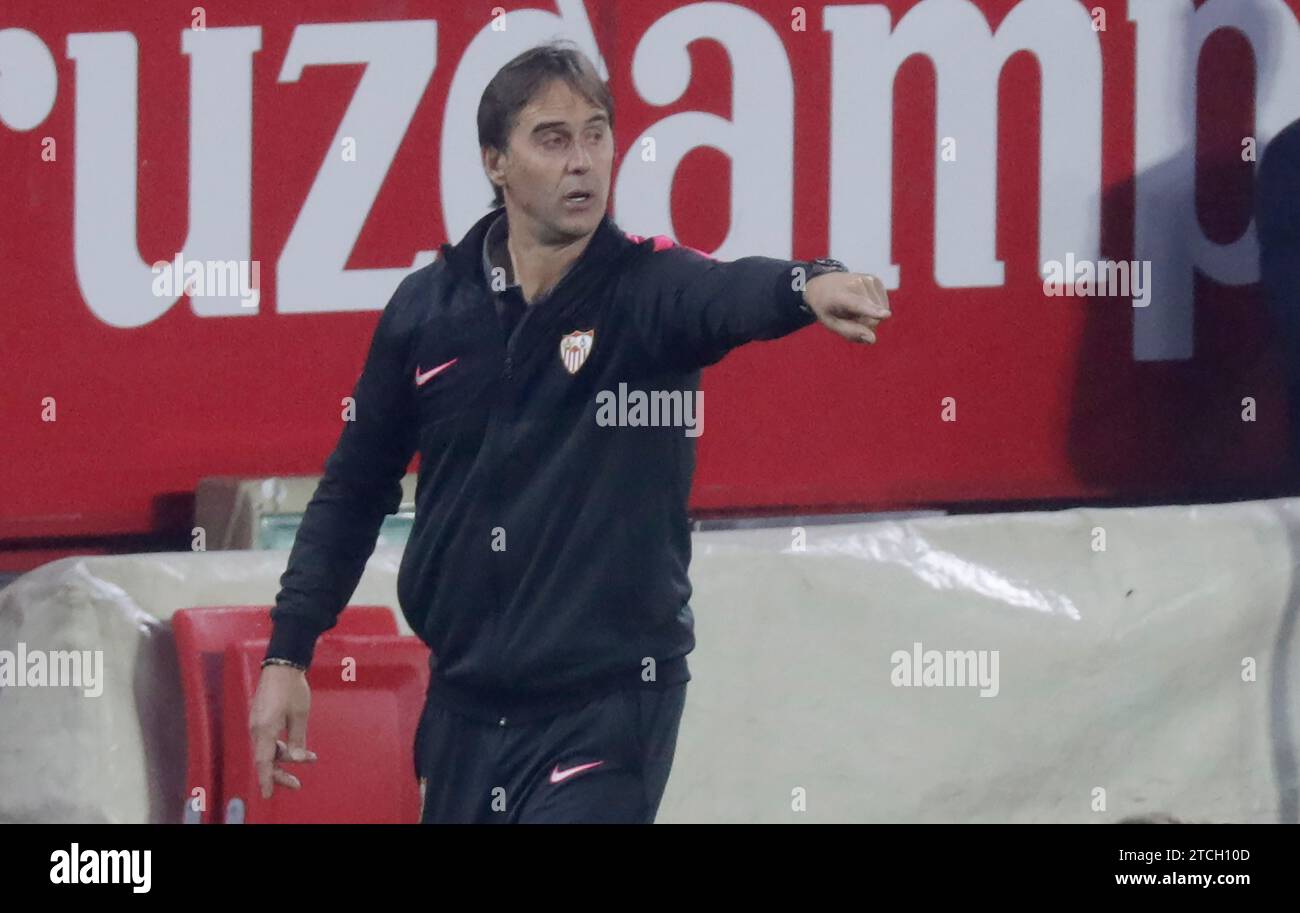Siviglia, 19/12/2020. Sevilla FC e Real Valladolid match. Giorno 14 del campionato spagnolo. Stadio di Ramón Sánchez Pizjuán. L'arbitro Gil Manzano. Foto: Raúl Doblado. Archsev. Crediti: Album / Archivo ABC / Raúl Doblado Foto Stock