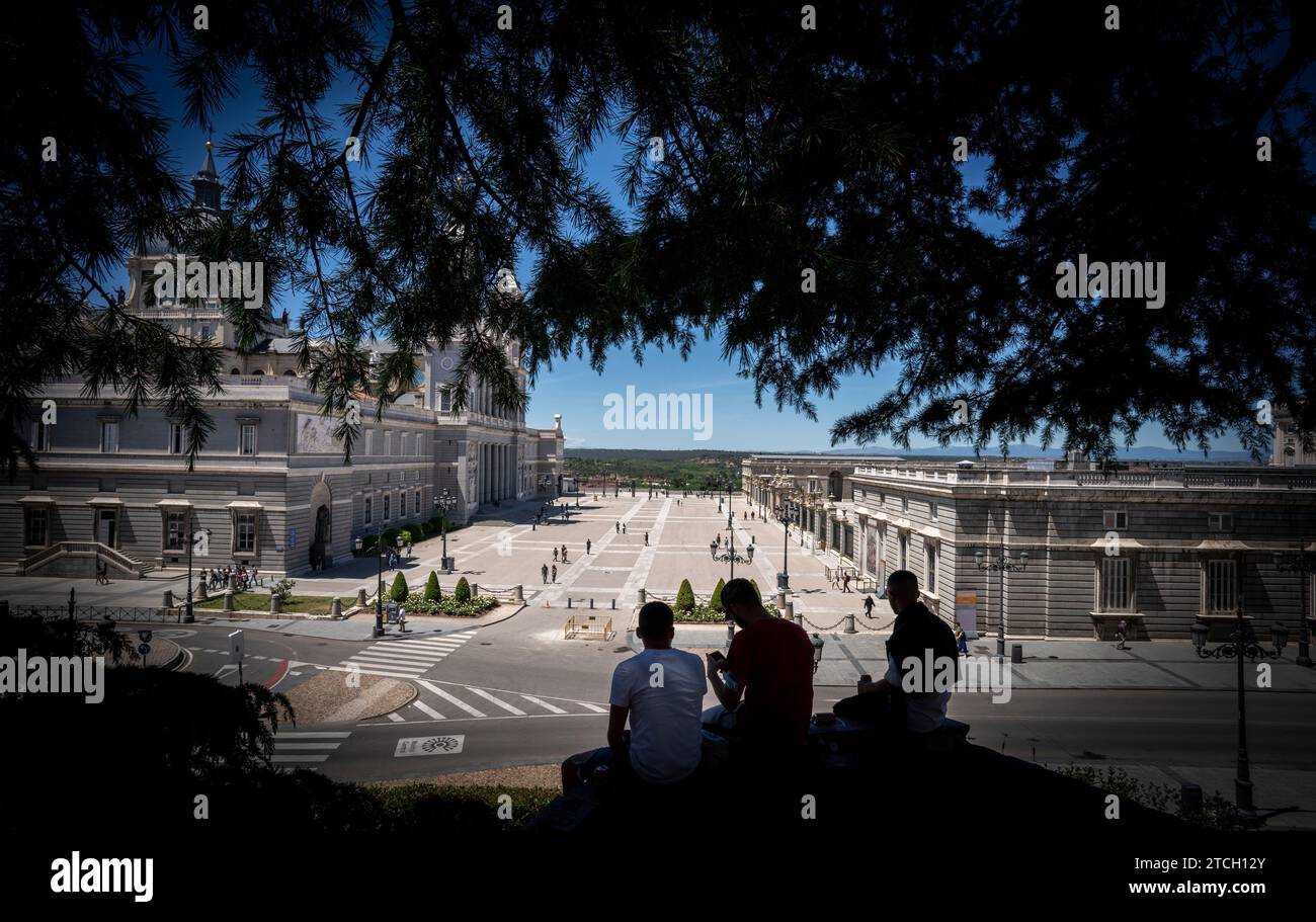 Madrid, 17/05/2021. Punto panoramico della cornice nella piazza dell'armeria del Placio Real. Foto: Ignacio Gil. ArchDC. Crediti: Album / Archivo ABC / Ignacio Gil Foto Stock