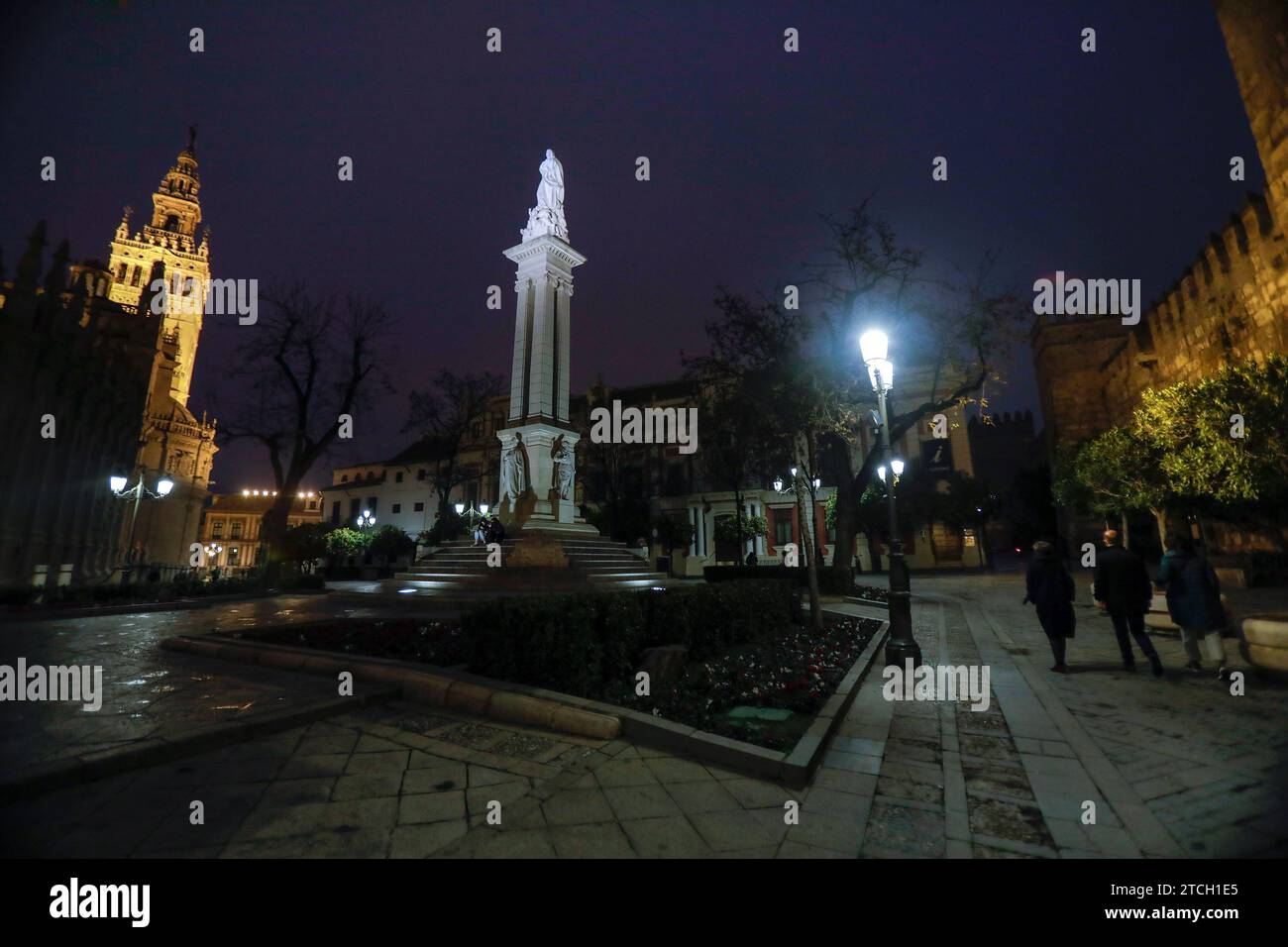 Siviglia, 01/29/2021. Fai un resoconto della nuova illuminazione di Mateos Gagos Street e delle aree circostanti, con luci bianche. Foto: Raúl Doblado ARCHSEV. Crediti: Album / Archivo ABC / Raúl Doblado Foto Stock