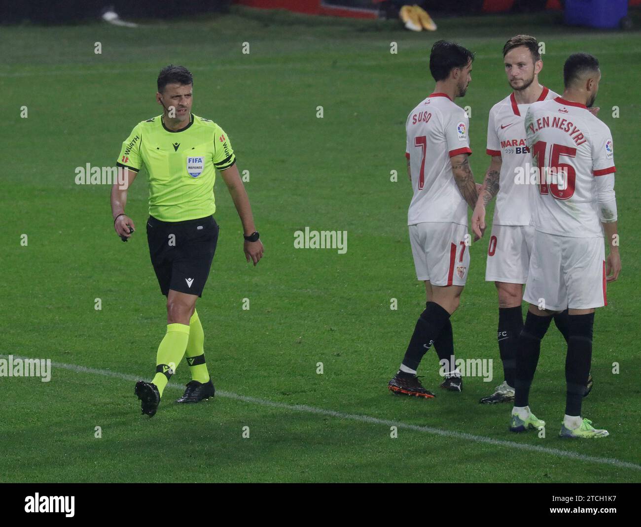 Siviglia, 19/12/2020. Sevilla FC e Real Valladolid match. Giorno 14 del campionato spagnolo. Stadio di Ramón Sánchez Pizjuán. L'arbitro Gil Manzano. Foto: Raúl Doblado. Archsev. Crediti: Album / Archivo ABC / Raúl Doblado Foto Stock