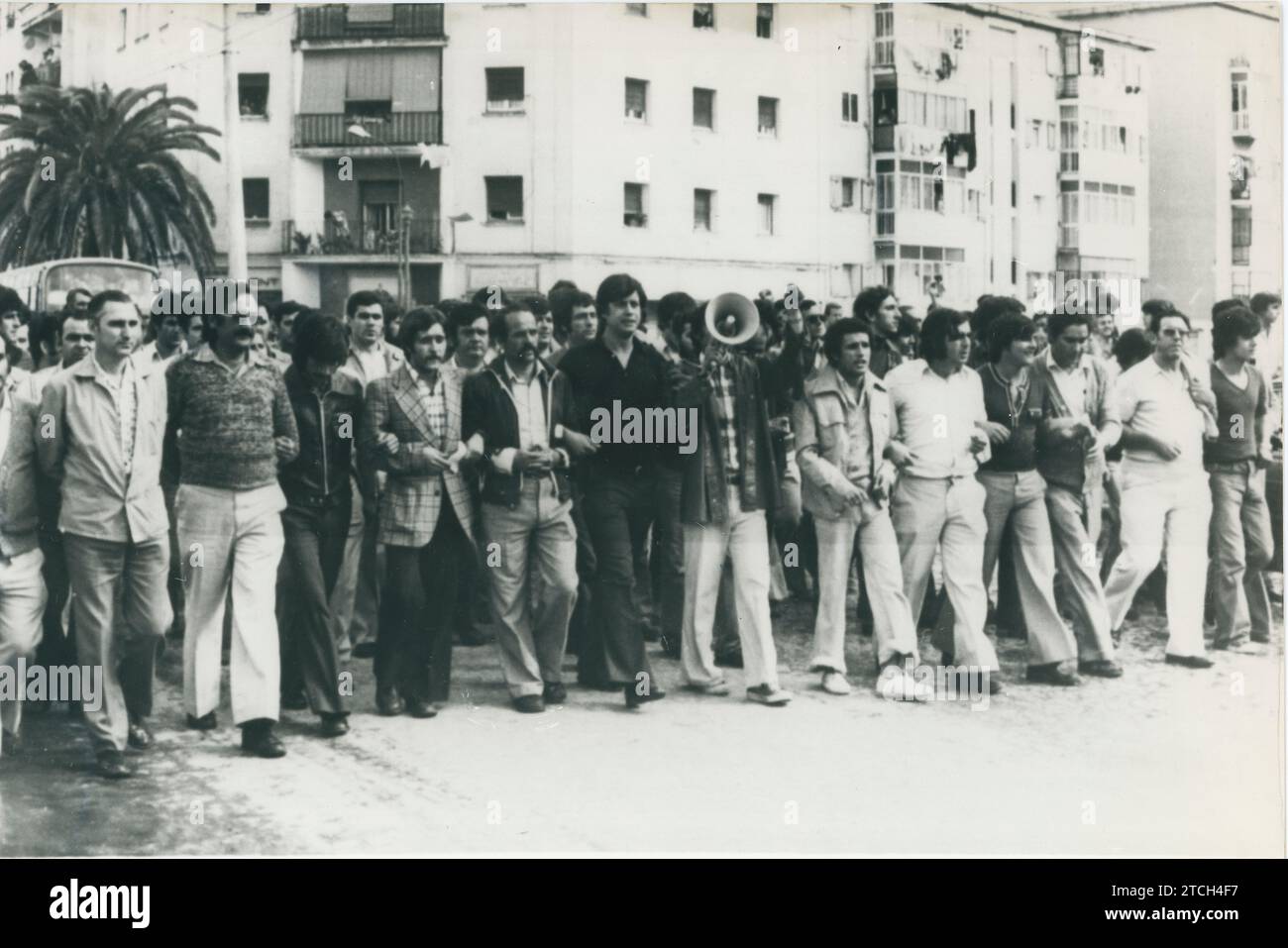 Cadice, 10/27/1977. Dimostrazione a causa della crisi nel settore della costruzione navale e del timore che il personale dei cantieri navali perda il posto di lavoro. Crediti: Album / Archivo ABC Foto Stock