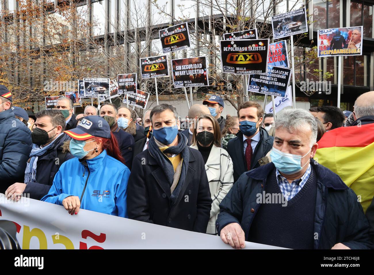 Madrid, 24/11/2021. Concentrazione davanti alla delegazione del governo convocata dalle associazioni della Guardia civile e dai sindacati della polizia contro la riforma della legge sulla sicurezza dei cittadini, cui hanno partecipato, tra gli altri, Pablo Casado, Santiago Abascal, Cuca Gamarra, Macarena Olona e Begoña Villavís. Foto: Jaime García. ARCHDC. Crediti: Album / Archivo ABC / Jaime García Foto Stock