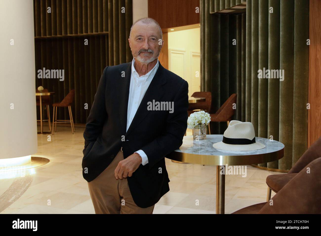 Siviglia, 10/05/2021. Incontro con lo scrittore Arturo Pérez Reverte all'hotel Colón. Foto: Juan Flores. Archsev. Crediti: Album / Archivo ABC / Juan Flores Foto Stock