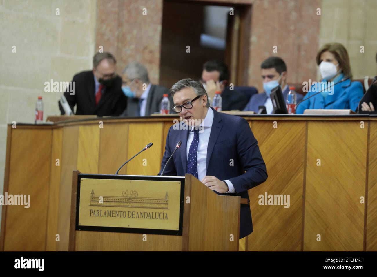 Siviglia, 01/28/2022. Parlamento dell'Andalusia. Sessione plenaria straordinaria, presenza del Ministro della Sanità e delle famiglie. Jesús Aguirre per riferire sull'attuale situazione della salute pubblica, contagio dei professionisti della salute. Domanda di Manuel Gavira, di Vox foto: Raúl Doblado. ARCHSEV. Crediti: Album / Archivo ABC / Raúl Doblado Foto Stock