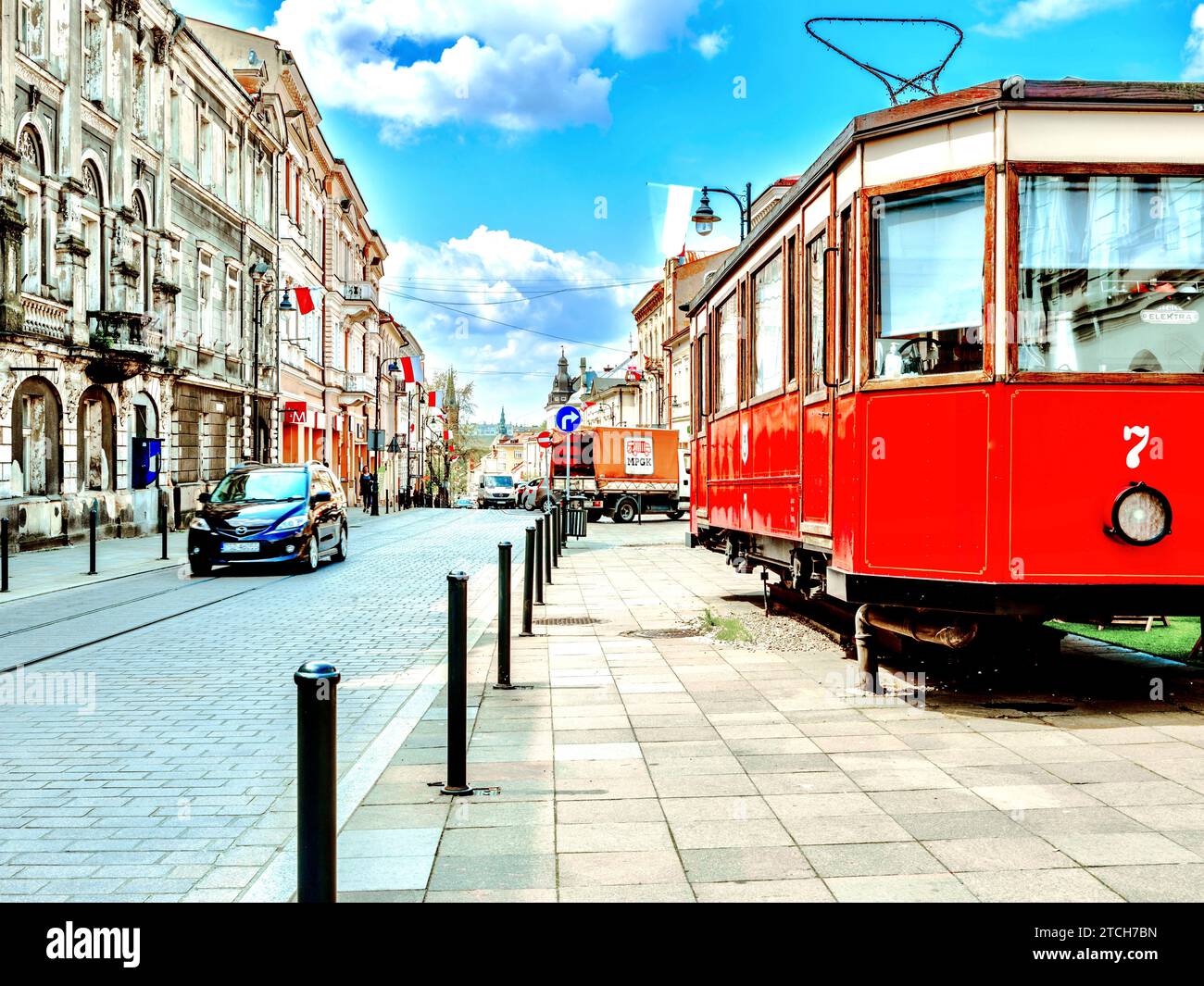 Un insolito monumento dedicato a una fermata del tram. Un tram correva qui dal 1911 al 1942, e i cittadini non possono dimenticarsene fino ad oggi. Polonia. Foto Stock